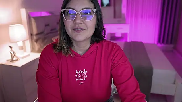 Snapshot of Camilaa_bueno chatting on 12/11/24, 11:43 Camilaa bueno online show from 12/11/24, 11:43