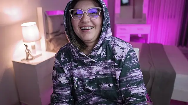 Snapshot of Camilaa_bueno chatting on 12/13/24, 02:32 Camilaa bueno online show from 12/13/24, 02:32