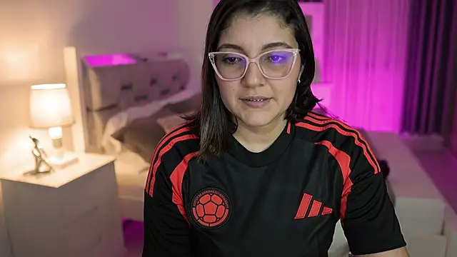 Snapshot of Camilaa_bueno chatting on 12/22/24, 03:11 Camilaa bueno online show from 12/22/24, 03:11