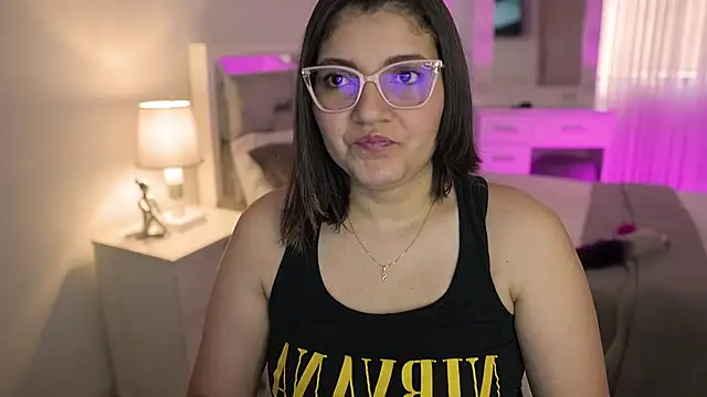 Snapshot of Camilaa_bueno chatting on 12/22/24, 03:44 Camilaa bueno online show from 12/22/24, 03:44