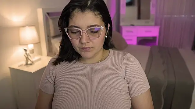 Snapshot of Camilaa_bueno chatting on 01/03/25, 10:19 Camilaa bueno online show from 01/03/25, 10:19