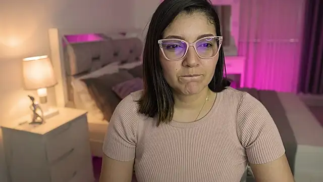 Snapshot of Camilaa_bueno chatting on 01/13/25, 10:45 Camilaa bueno online show from 01/13/25, 10:45