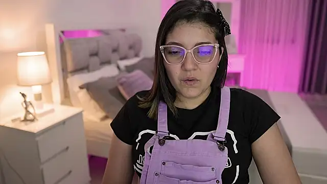 Snapshot of Camilaa_bueno chatting on 01/19/25, 12:06 Camilaa bueno online show from 01/19/25, 12:06