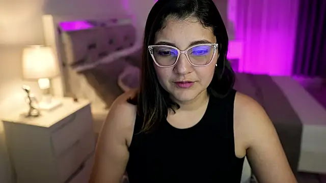 Snapshot of Camilaa_bueno chatting on 02/13/25, 12:46 Camilaa bueno online show from 02/13/25, 12:46