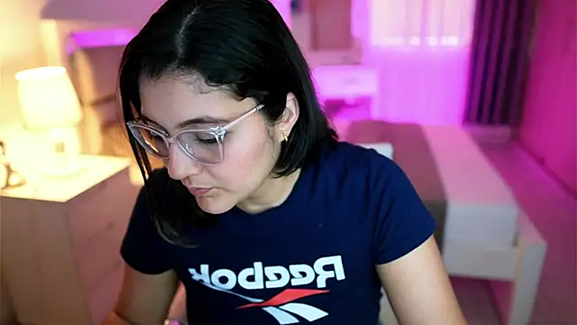 Snapshot of Camilaa_bueno chatting on 03/10/25, 10:34 Camilaa bueno online show from 03/10/25, 10:34