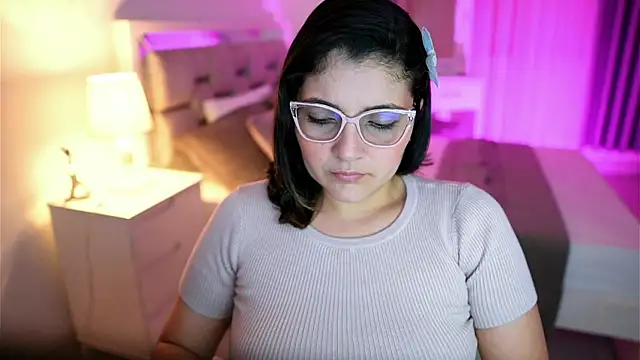 Snapshot of Camilaa_bueno chatting on 03/14/25, 12:54 Camilaa bueno online show from 03/14/25, 12:54