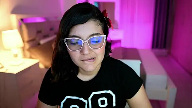 Snapshot of Camilaa_bueno chatting on 03/22/25, 01:54 Camilaa bueno online show from 03/22/25, 01:54