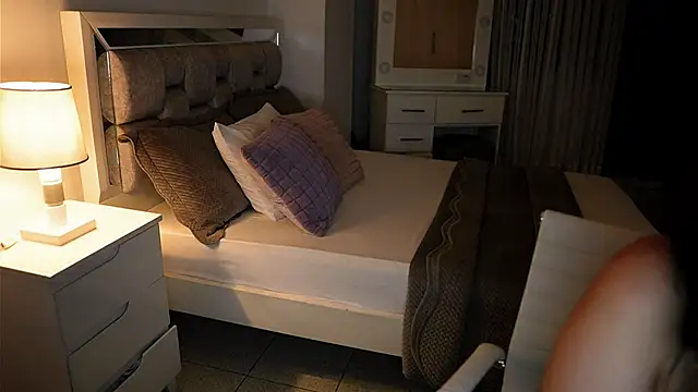 Snapshot of Camilaa_bueno chatting on 11/12/25, 11:36 Camilaa bueno online show from 11/12/25, 11:36