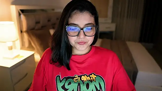 Snapshot of Camilaa_bueno chatting on 11/16/25, 12:27 Camilaa bueno online show from 11/16/25, 12:27