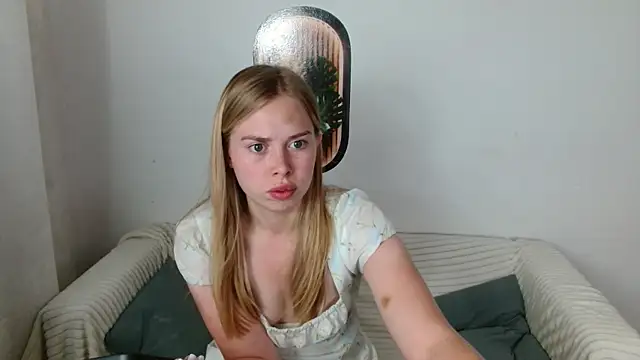 Snapshot of sofiaa_here chatting on 06/23/26, 12:08 sofiaa here online show from 06/23/26, 12:08