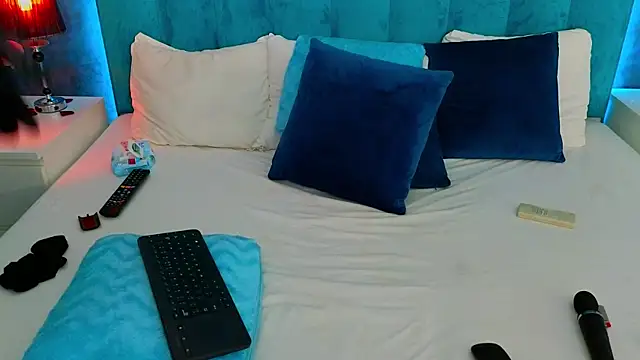 LauraMirage online show from 01/17/25, 12:10