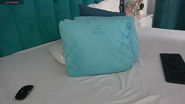 LauraMirage online show from 03/05/25, 10:00