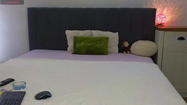 LauraMirage online show from 11/13/25, 08:24