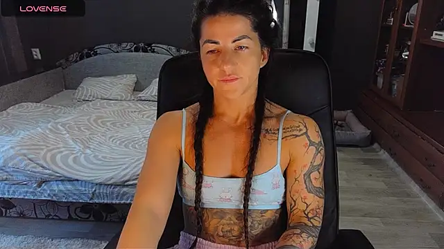 Snapshot of Aria_Dl chatting on 10/20/25, 07:20 Aria Dl online show from 10/20/25, 07:20