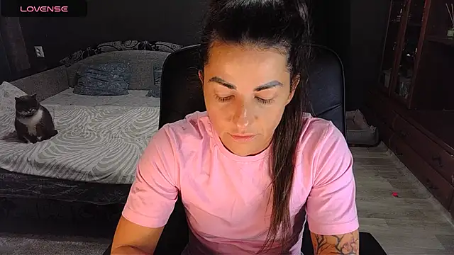 Snapshot of Aria_Dl chatting on 11/11/25, 06:19 Aria Dl online show from 11/11/25, 06:19