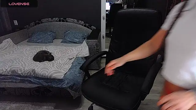 Snapshot of Aria_Dl chatting on 11/13/25, 12:37 Aria Dl online show from 11/13/25, 12:37