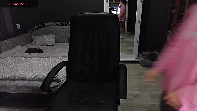 Snapshot of Aria_Dl chatting on 12/17/25, 12:44 Aria Dl online show from 12/17/25, 12:44