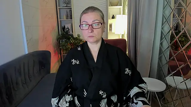 AlexandraKind online show from 11/06/25, 01:45