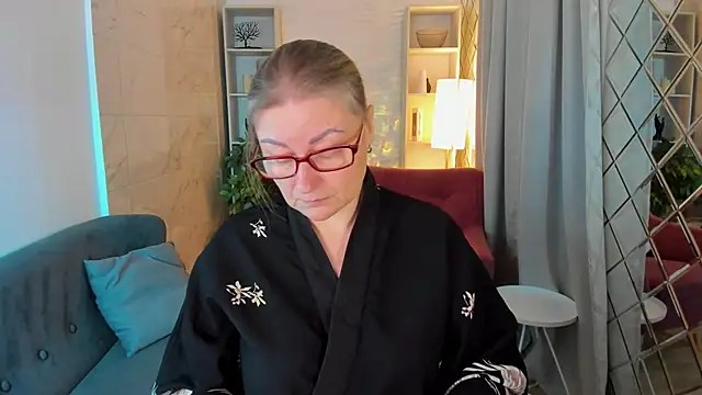 AlexandraKind online show from 11/10/25, 01:43