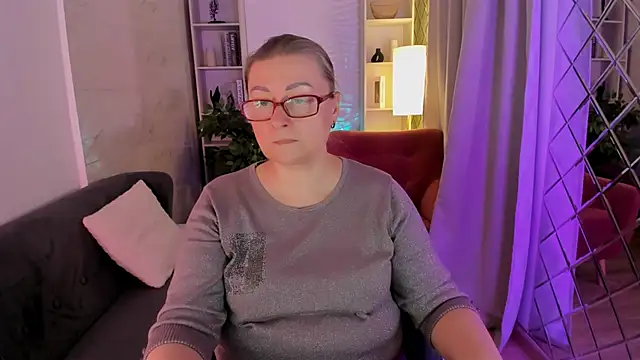 AlexandraKind online show from 12/04/25, 08:39