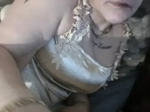 housewife shantie online show from 03/05/25, 01:42