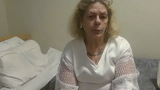 housewife shantie online show from 10/09/25, 08:45