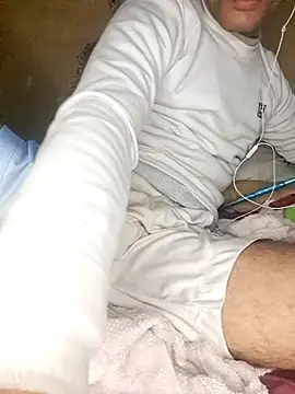 Snapshot of LOOLOOO123123 chatting on 12/18/25, 03:56 LOOLOOO123123 online show from 12/18/25, 03:56