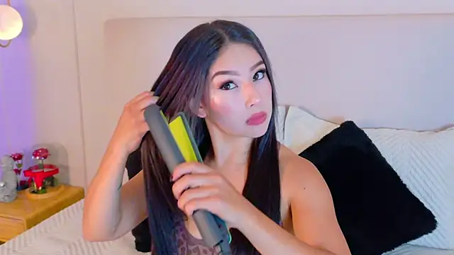 EymiCuper online show from 12/22/25, 08:39