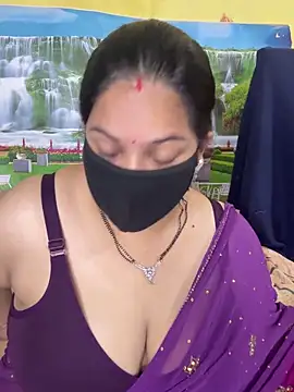 Snapshot of vinky05 chatting on 09/23/25, 03:42 vinky05 online show from 09/23/25, 03:42