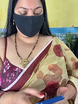 Snapshot of vinky05 chatting on 11/17/25, 08:31 vinky05 online show from 11/17/25, 08:31