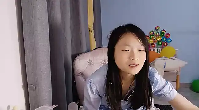 Snapshot of Lena-yyds chatting on 03/03/25, 10:42 Lena-yyds online show from 03/03/25, 10:42