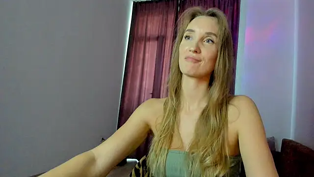 Snapshot of Wild_RoosE chatting on 12/13/24, 11:13 Wild RoosE online show from 12/13/24, 11:13