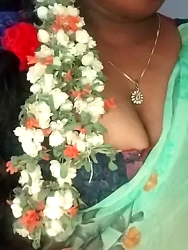 Snapshot of Sexy_Radhikaa chatting on 06/03/26, 02:55 Sexy Radhikaa online show from 06/03/26, 02:55
