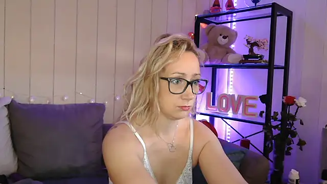 Snapshot of Lyscoquine chatting on 11/29/25, 01:03 Lyscoquine online show from 11/29/25, 01:03