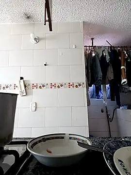 Snapshot of laura_arias018 chatting on 09/19/25, 08:31 laura arias018 online show from 09/19/25, 08:31