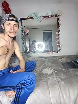 Snapshot of laura_arias018 chatting on 10/28/25, 06:06 laura arias018 online show from 10/28/25, 06:06