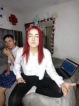 Snapshot of laura_arias018 chatting on 11/19/25, 05:07 laura arias018 online show from 11/19/25, 05:07