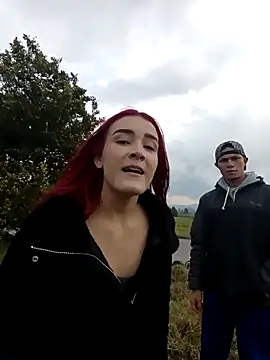 Snapshot of laura_arias018 chatting on 11/19/25, 09:04 laura arias018 online show from 11/19/25, 09:04