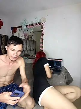 Snapshot of laura_arias018 chatting on 11/22/25, 12:09 laura arias018 online show from 11/22/25, 12:09