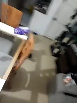 Snapshot of laura_arias018 chatting on 11/28/25, 10:45 laura arias018 online show from 11/28/25, 10:45