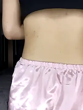 Snapshot of laura_arias018 chatting on 12/19/25, 07:15 laura arias018 online show from 12/19/25, 07:15