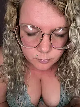 CurvyAnonymousGirl89 online show from 02/16/25, 04:53