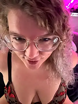 CurvyAnonymousGirl89 online show from 11/08/25, 09:09