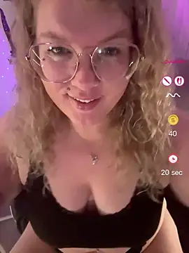 CurvyAnonymousGirl89 online show from 04/24/26, 05:54