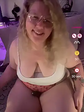 CurvyAnonymousGirl89 online show from 05/25/26, 07:42