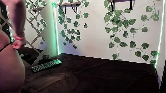 Snapshot of Megan_sophia2 chatting on 01/22/25, 01:42 Megan sophia2 online show from 01/22/25, 01:42