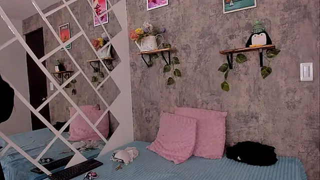 Snapshot of Megan_sophia2 chatting on 03/18/25, 12:47 Megan sophia2 online show from 03/18/25, 12:47