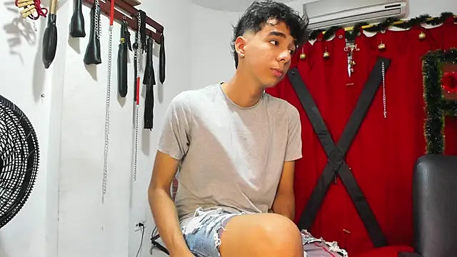 Snapshot of Harry_LatinBoy chatting on 12/08/24, 07:43 Harry LatinBoy online show from 12/08/24, 07:43