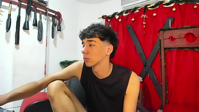 Snapshot of Harry_LatinBoy chatting on 12/19/24, 01:39 Harry LatinBoy online show from 12/19/24, 01:39