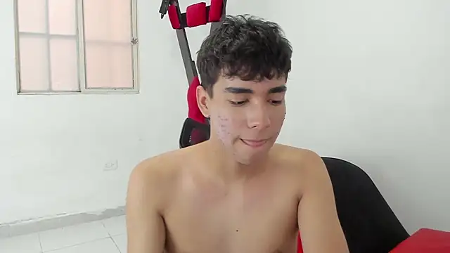 Snapshot of Harry_LatinBoy chatting on 03/03/25, 10:31 Harry LatinBoy online show from 03/03/25, 10:31